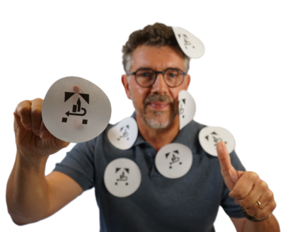 Ralf Lokay mit Pfandetiketten Ralf Lokay mit Pfandetiketten
